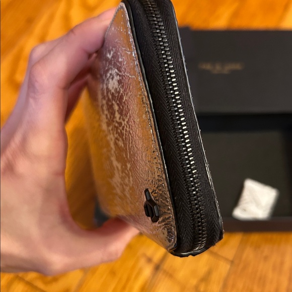 Rag & Bone Distressed silver zip around leather Wallet - Picture 4 of 11